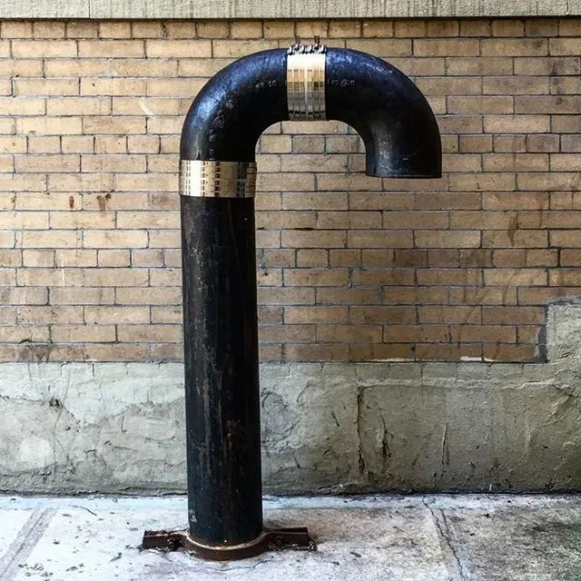 Rury wodno-kanalizacyjne, mamy nadzieję, że udrożnione, w wykonaniu Toma Boba, Wuko Okulski postuluje za wdrożeniem w Rawidczu