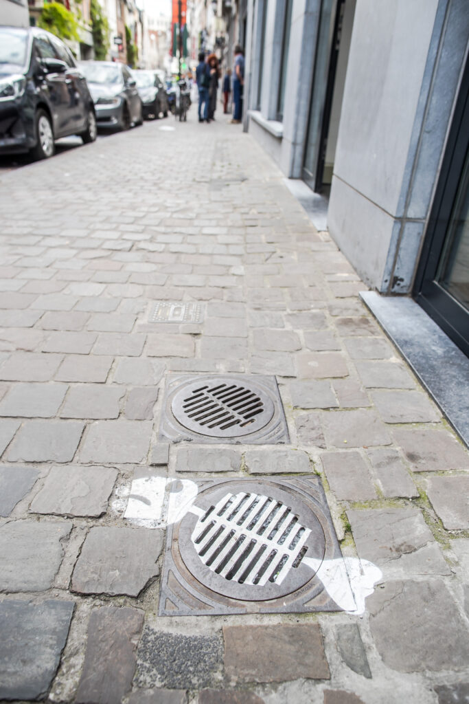 Studzienka kanalizacyjna poprawiona przez OakOak., Wuko Okulski